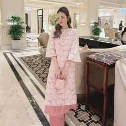 Áo Dài Cách Tân 4 Tà Màu Hồng Cẩm Anh Von Tơ Hoa Nổi Đính Ngọc Tay Lỡ Hàng May Sẵn ADTA006