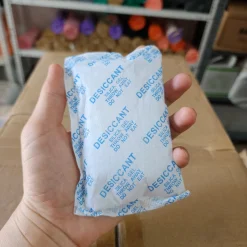 Gói hút ẩm máy ảnh, đồ điện tử (1 gói). Hạt hút ẩm Silicagel. Gói chống ẩm loại tốt, hút nhanh, không độc hại